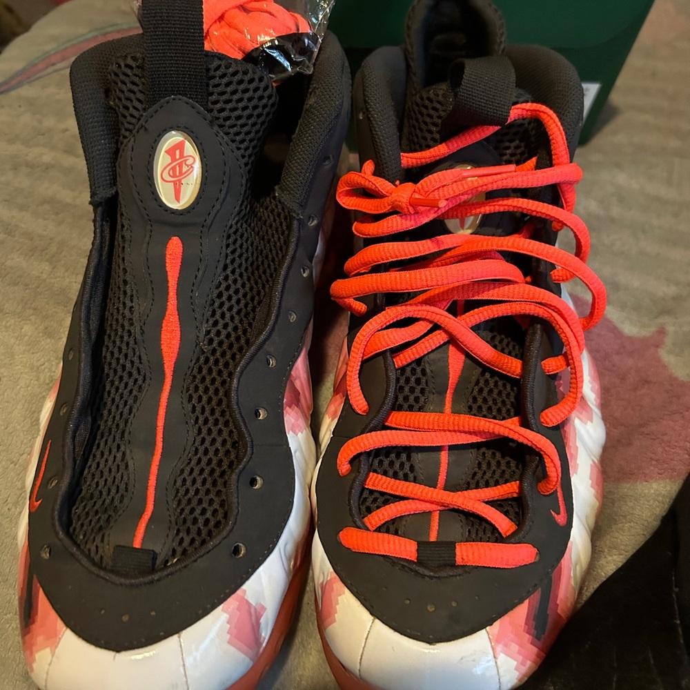 Mens Nike Foams size 11